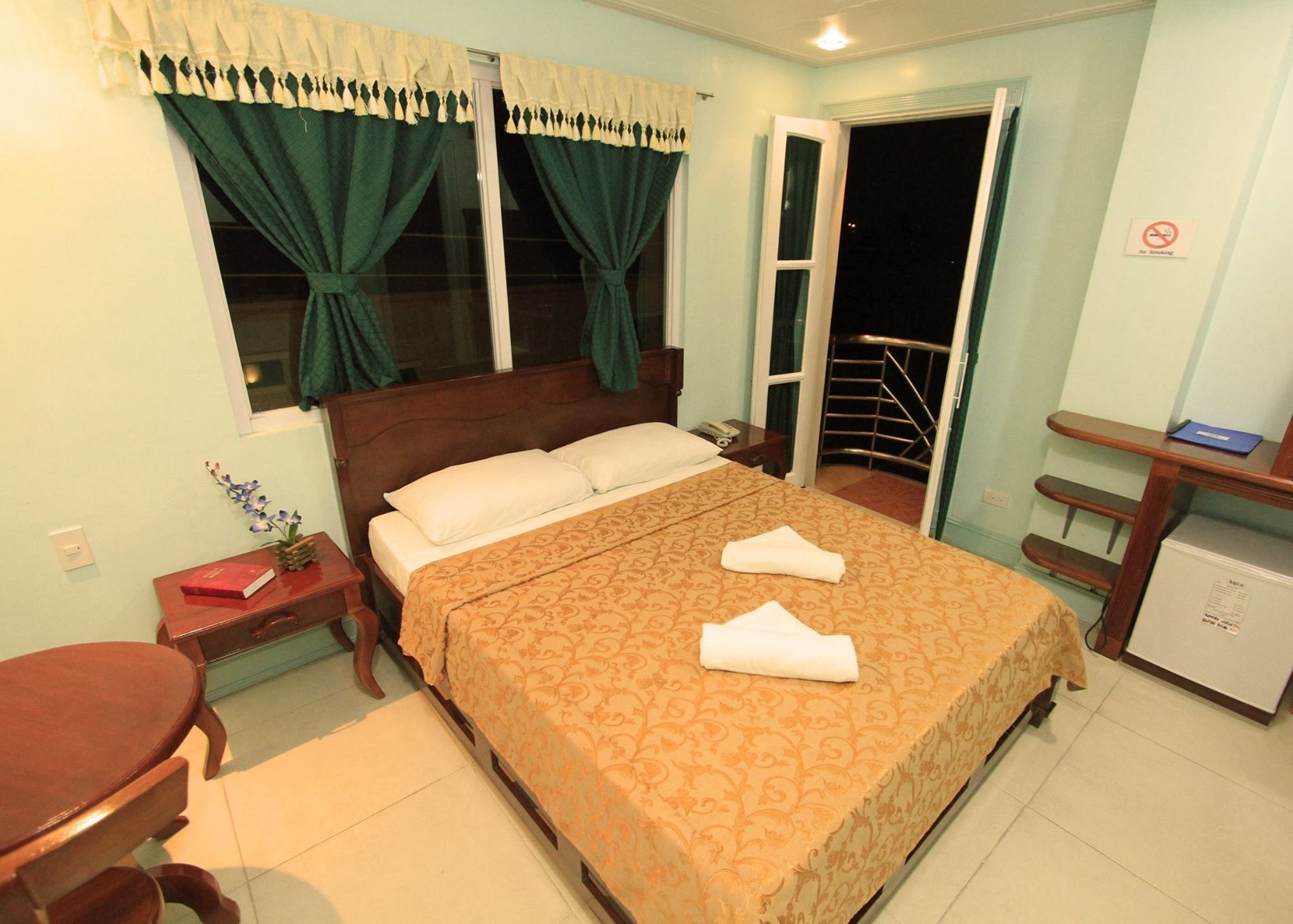 Bora Sky Hotel Balabag  Luaran gambar