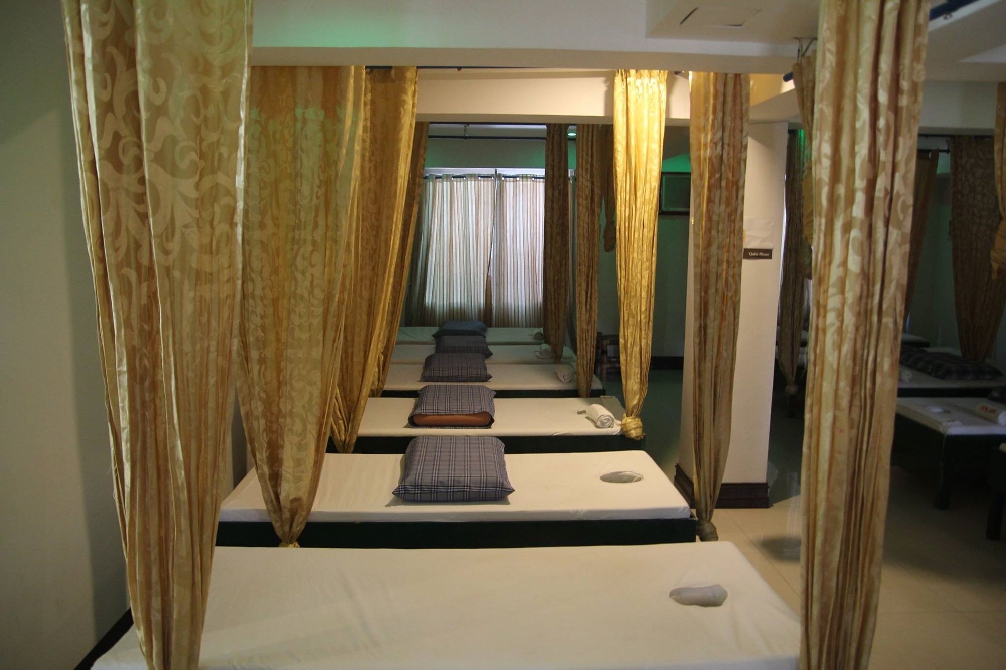 Bora Sky Hotel Balabag  Luaran gambar